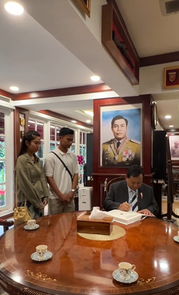 momen arhan dan aziah ke kantor prabowo © berbagai sumber momen arhan dan aziah ke kantor prabowo © berbagai sumber