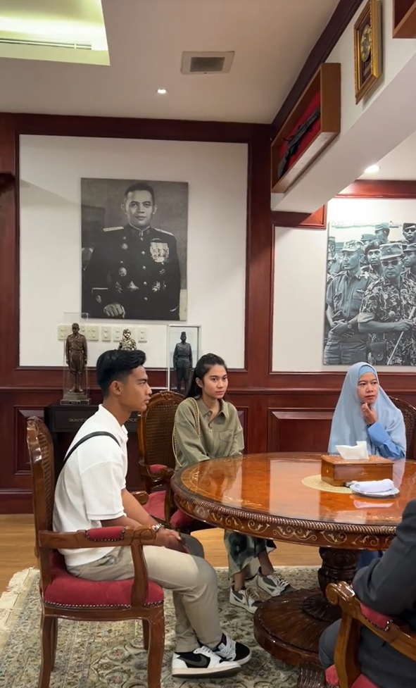 momen arhan dan aziah ke kantor prabowo © berbagai sumber