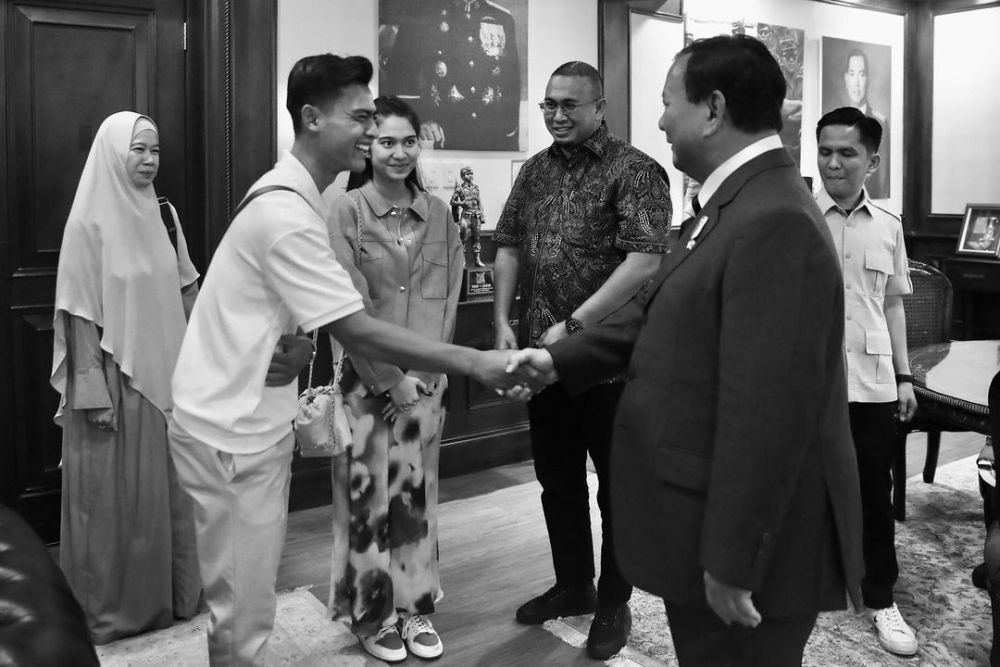 momen arhan dan aziah ke kantor prabowo © berbagai sumber momen arhan dan aziah ke kantor prabowo © berbagai sumber