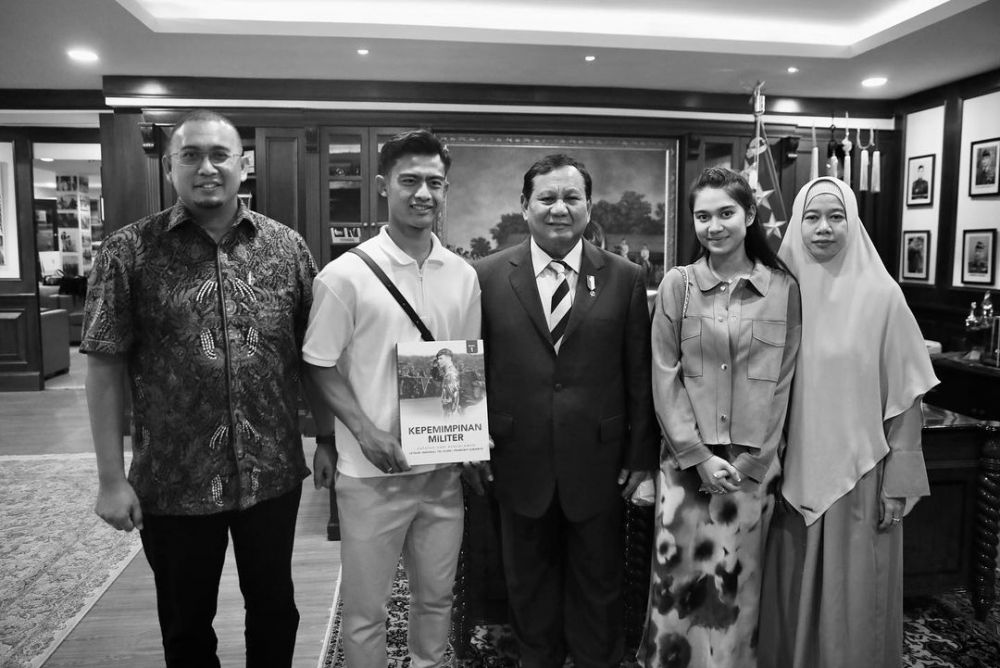 momen arhan dan aziah ke kantor prabowo © berbagai sumber momen arhan dan aziah ke kantor prabowo © berbagai sumber