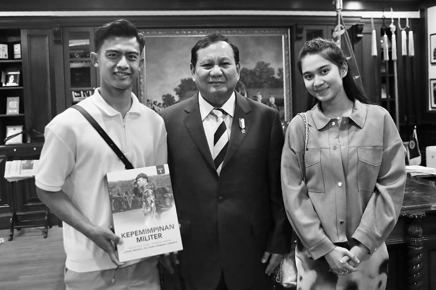 momen arhan dan aziah ke kantor prabowo © berbagai sumber momen arhan dan aziah ke kantor prabowo © berbagai sumber