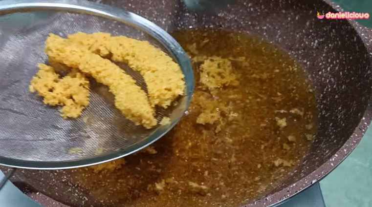 Cuma pakai 1 jenis tepung, ini cara bikin kremesan ayam lebih gurih dan bersarang tanpa air ungkepan