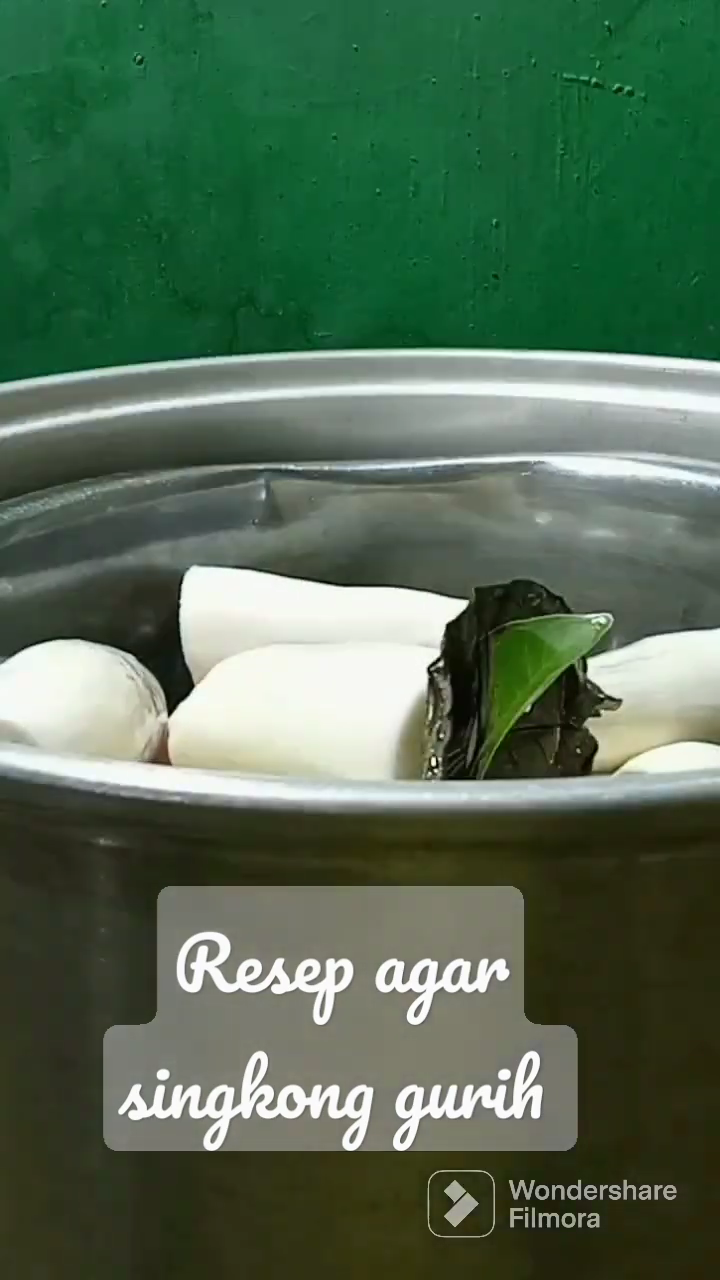 Bukan direbus, ini cara masak singkong agar hasilnya gurih, mekar, dan kesat cuma pakai 3 bahan dapur