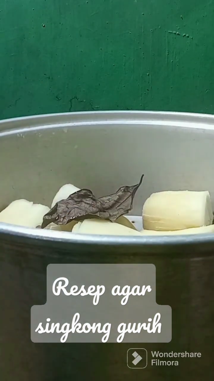 Bukan direbus, ini cara masak singkong agar hasilnya gurih, mekar, dan kesat cuma pakai 3 bahan dapur