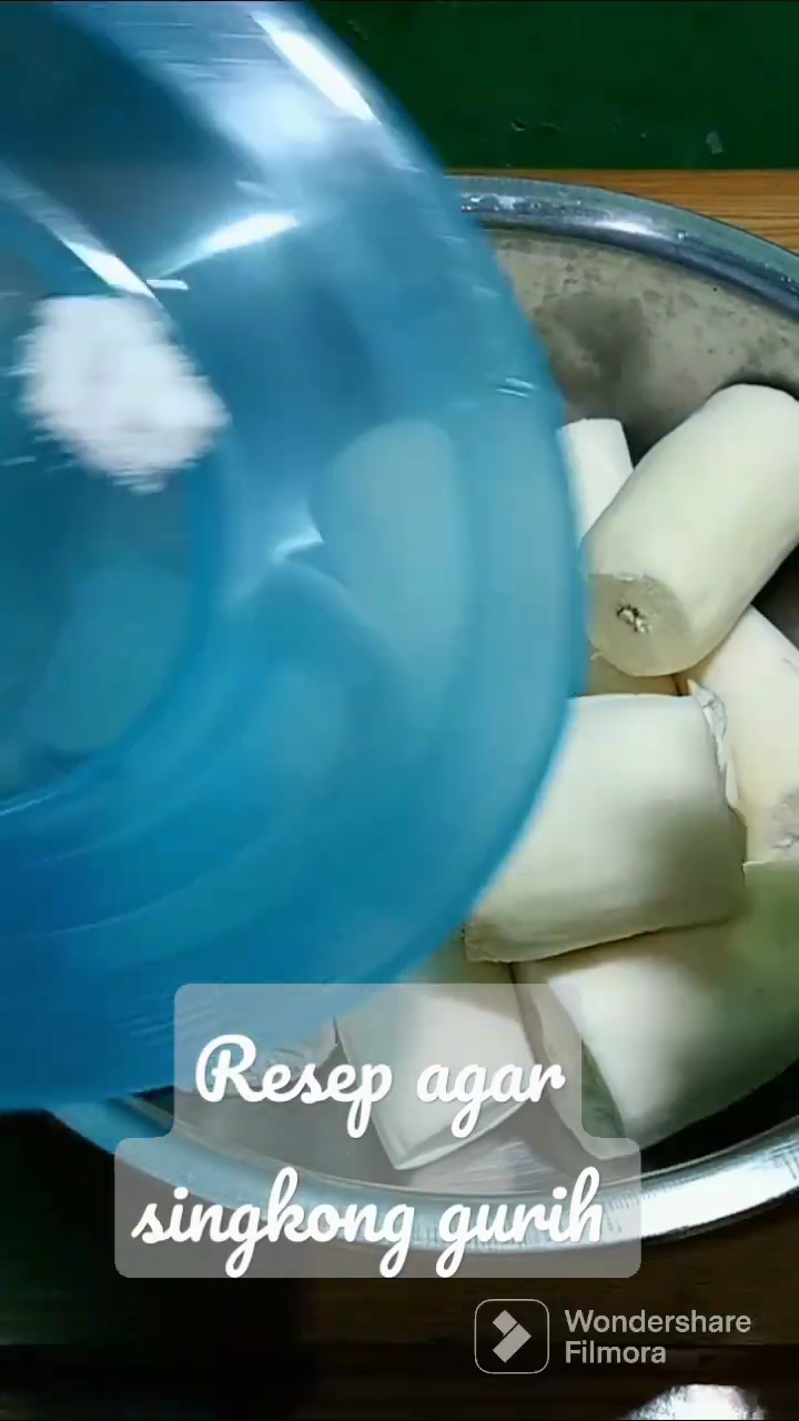 Bukan direbus, ini cara masak singkong agar hasilnya gurih, mekar, dan kesat cuma pakai 3 bahan dapur