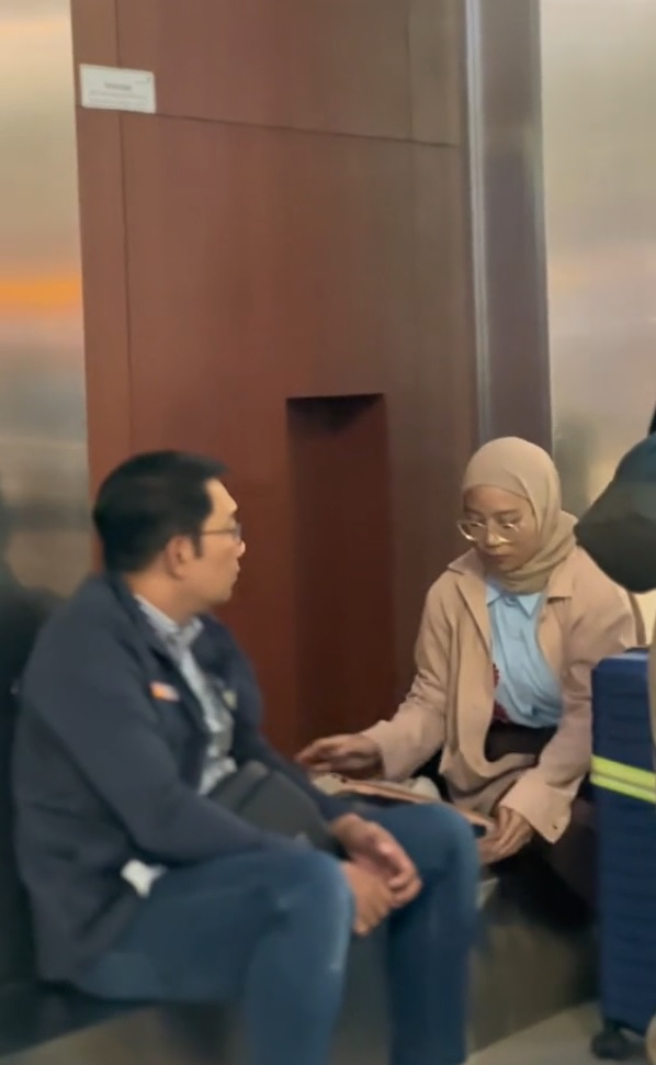  momen ridwan kamil melepas anak bungsunya kuliah ke inggris © berbagai sumber