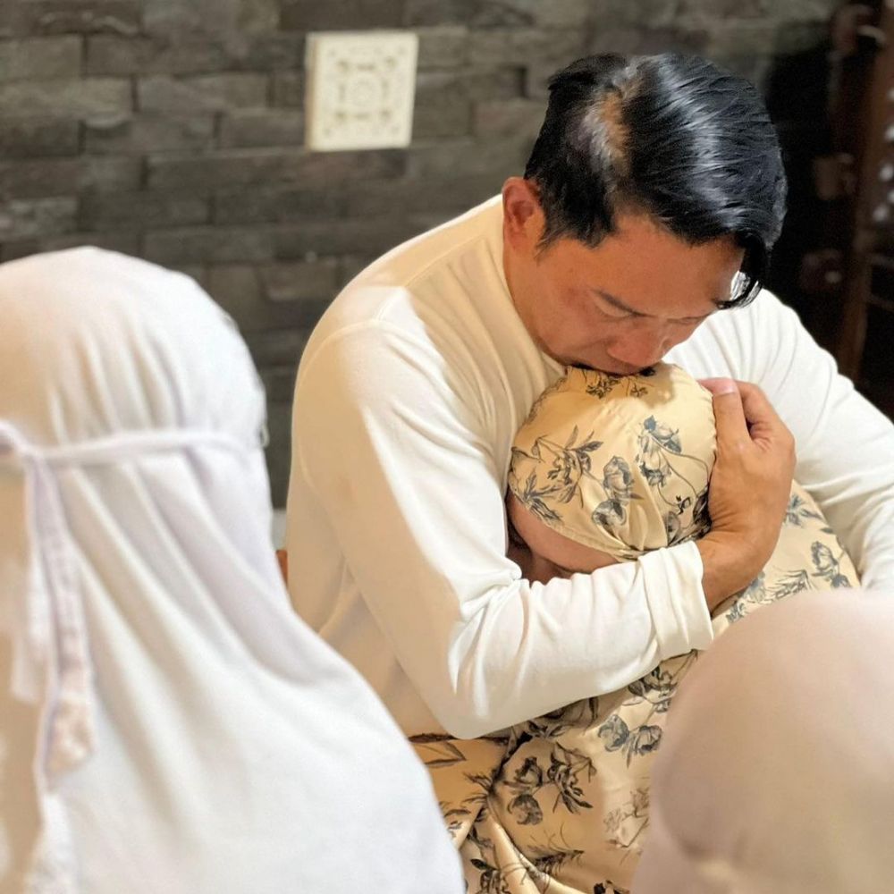  momen ridwan kamil melepas anak bungsunya kuliah ke inggris © berbagai sumber