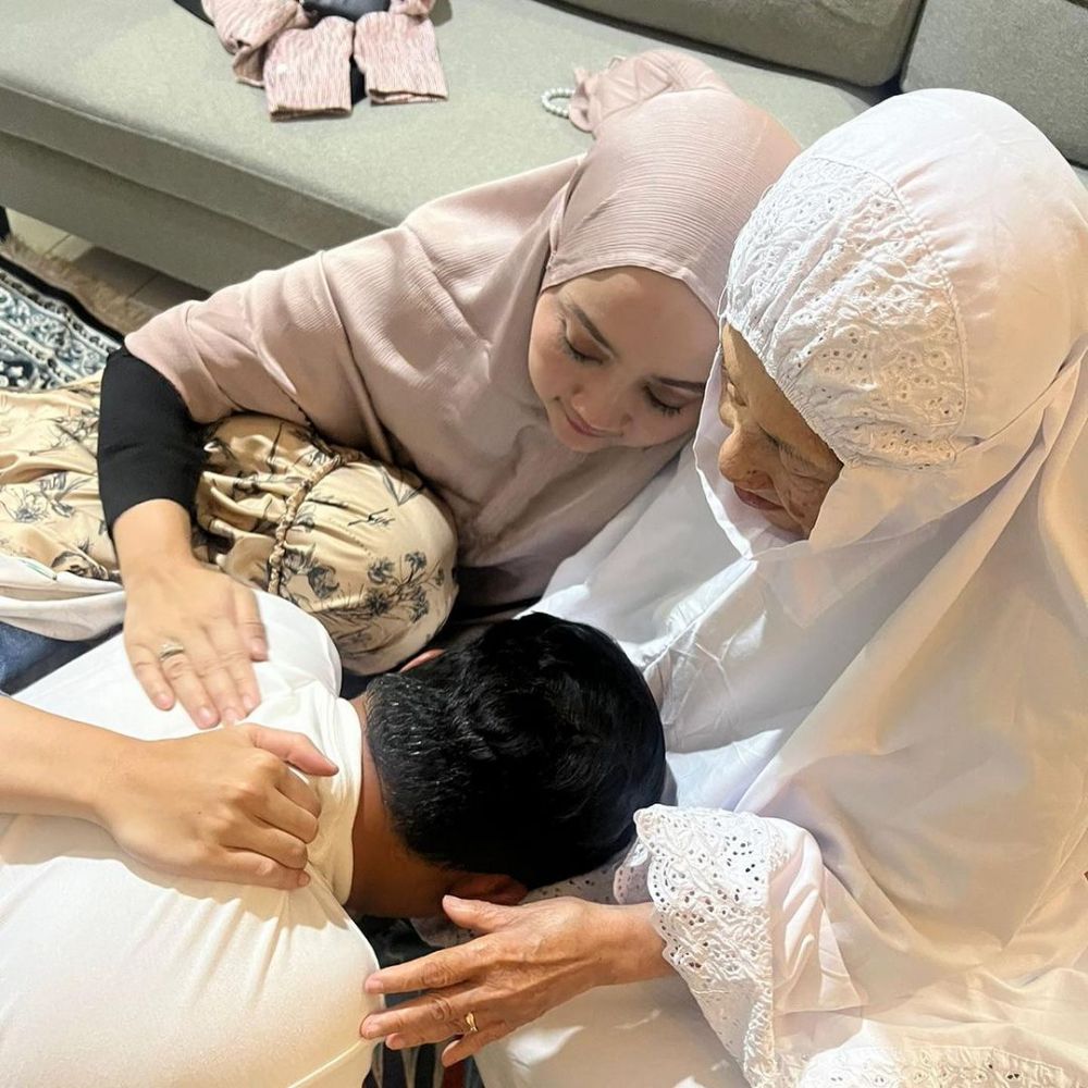  momen ridwan kamil melepas anak bungsunya kuliah ke inggris © berbagai sumber