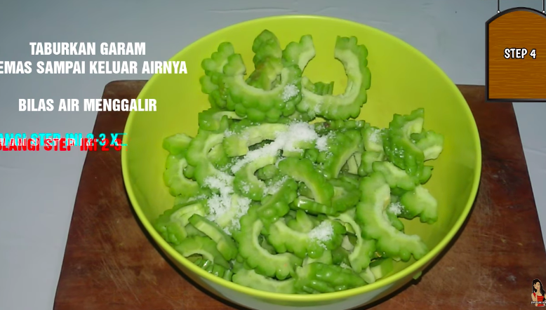 Jangan cuma diremas pakai garam, ini cara ampuh mengurangi rasa pahit pare tanpa perlu direbus