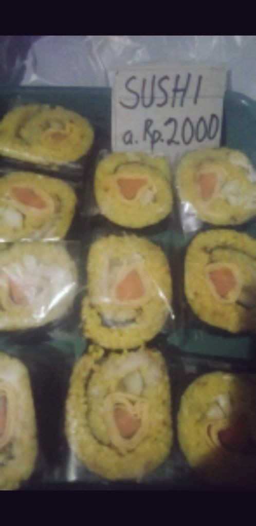 nasi kuning bentuk nyeleneh © berbagai sumber