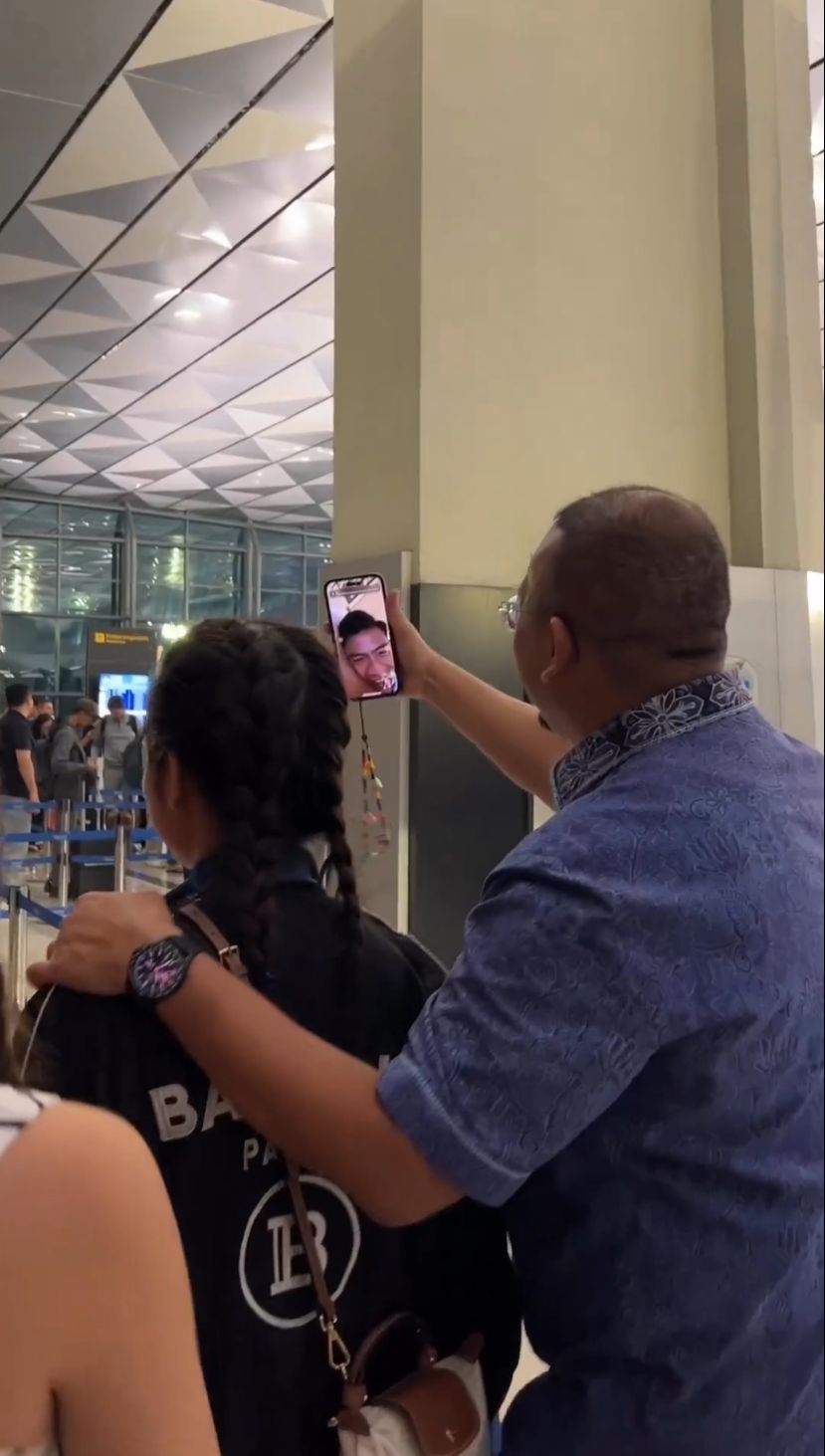 Momen Azizah Salsha berangkat ke Jepang  © 2023 brilio.net