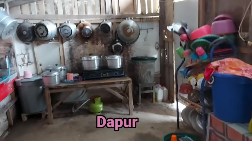 Rumah triplek kamar bak hotel © YouTube Rumah triplek kamar bak hotel © YouTube