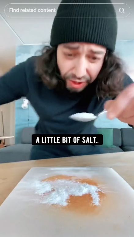 Tanpa pasta gigi dan cairan pemutih, begini cara bersihkan talenan plastik yang penuh noda membandel