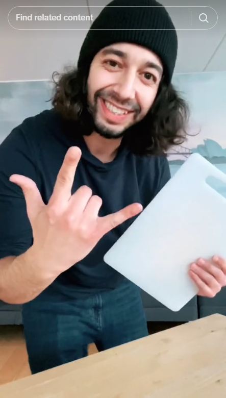 Tanpa pasta gigi dan cairan pemutih, begini cara bersihkan talenan plastik yang penuh noda membandel