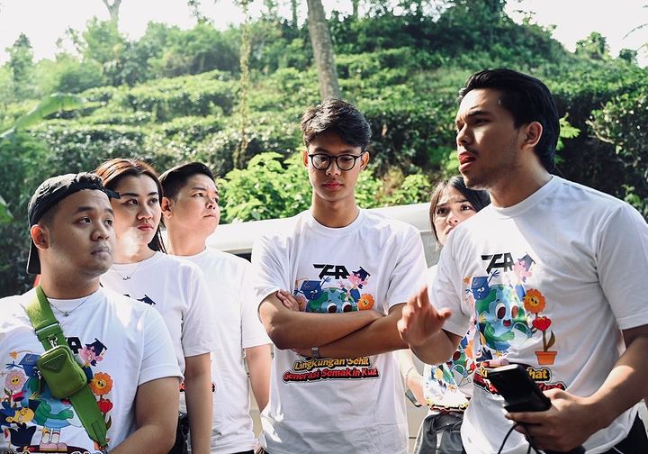 thariq halilintar bareng aaliyah bersih sampah © instagram