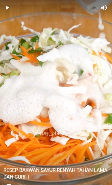 Trik bikin bakwan sayur yang garing, tak berminyak, dan renyah meski tanpa baking soda atau telur