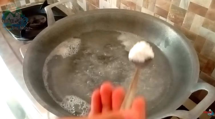 Nggak cuma garam, ini trik rebus daun kenikir agar empuk dan tak menghitam cuma tambah 1 bahan dapur