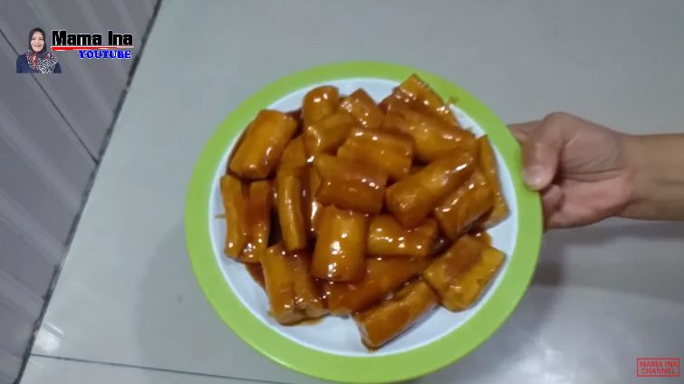 Bukan pakai gula pasir, ini cara mudah bikin singkong rebus santan yang lembut, legit, dan wangi