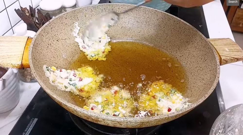 Tak perlu tepung terigu, ini trik bikin bakwan jagung yang renyah dan tak hancur saat digoreng