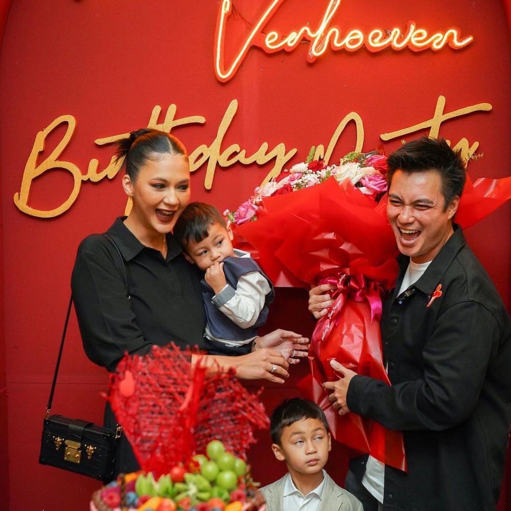 Momen ulang tahun Paula Verhoeven yang ke-36 © 2023 brilio.net Momen ulang tahun Paula Verhoeven yang ke-36 © 2023 brilio.net