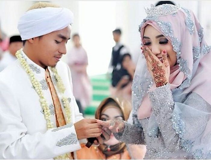 Momen pernikahan 7 anak pengacara, resepsi putra Hotman Paris dihadiri deretan pejabat