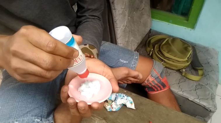 Tanpa baking soda, begini cara cepat hilangkan kerak di pantat wajan pakai 2 bahan dapur