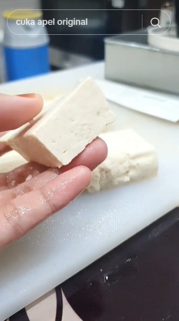 Cuma pakai 2 bahan, ini trik bikin tahu homemade agar lembut, enak, dan nggak asam