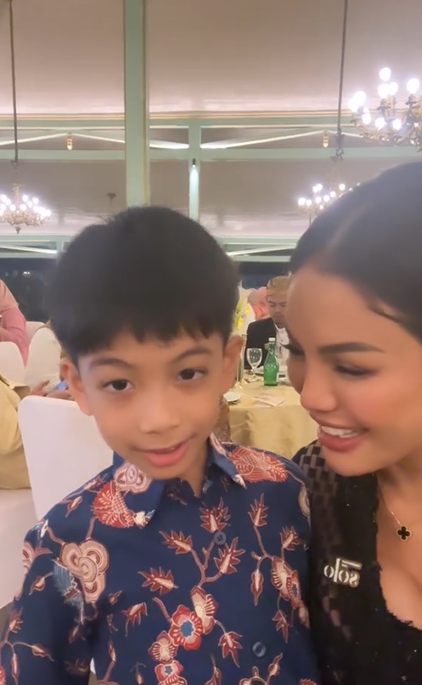 interaksi jan ethes dan nikita mirzani di video bikin gemas © berbagai sumber interaksi jan ethes dan nikita mirzani di video bikin gemas © berbagai sumber