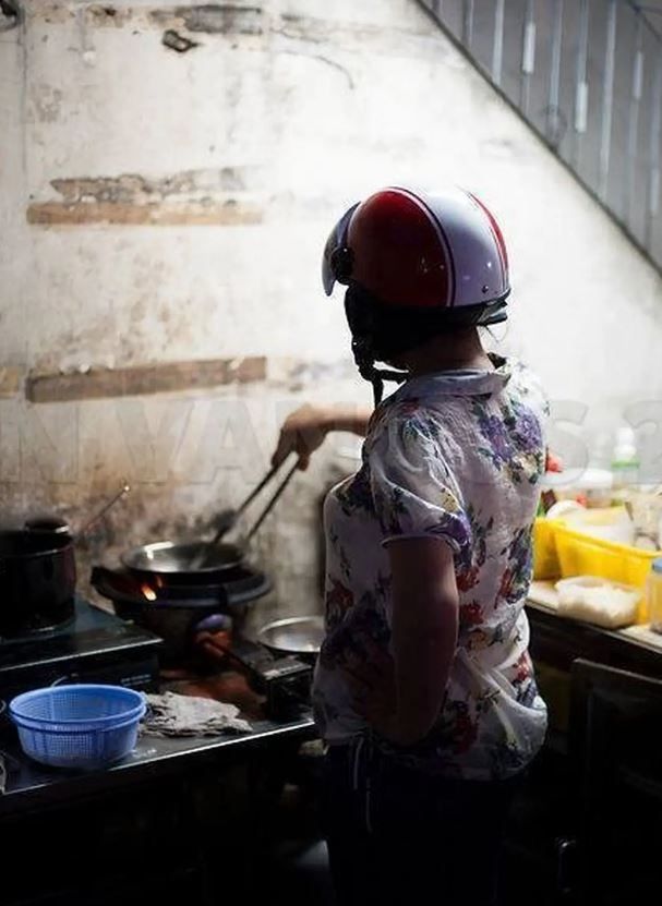 emak-emak ngerjain tugas rumah © berbagai sumber emak-emak ngerjain tugas rumah © berbagai sumber