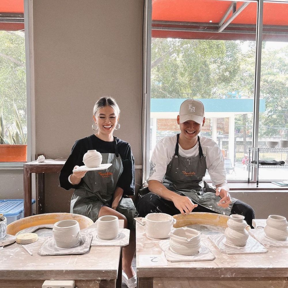 Agnez Mo beri klarifikasi usai pamer kemesraan bareng Adam Rosyadi © 2023 brilio.net Agnez Mo beri klarifikasi usai pamer kemesraan bareng Adam Rosyadi © 2023 brilio.net