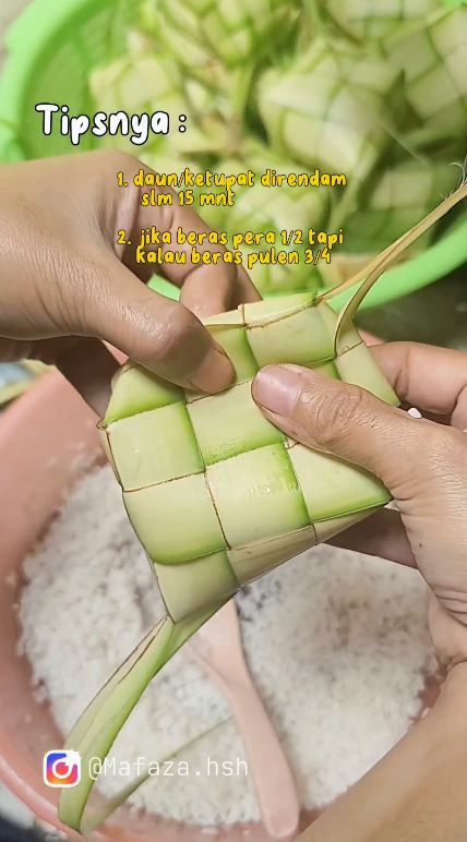 Trik cepat rebus ketupat dalam 30 menit tanpa presto, hasilnya empuk dan warna janur bersih cerah