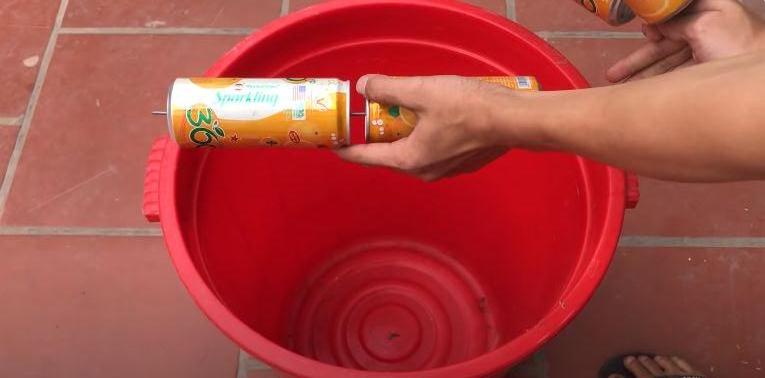 Bukan diberi racun, begini cara mudah bikin perangkap tikus cuma modal 1 sampah dapur