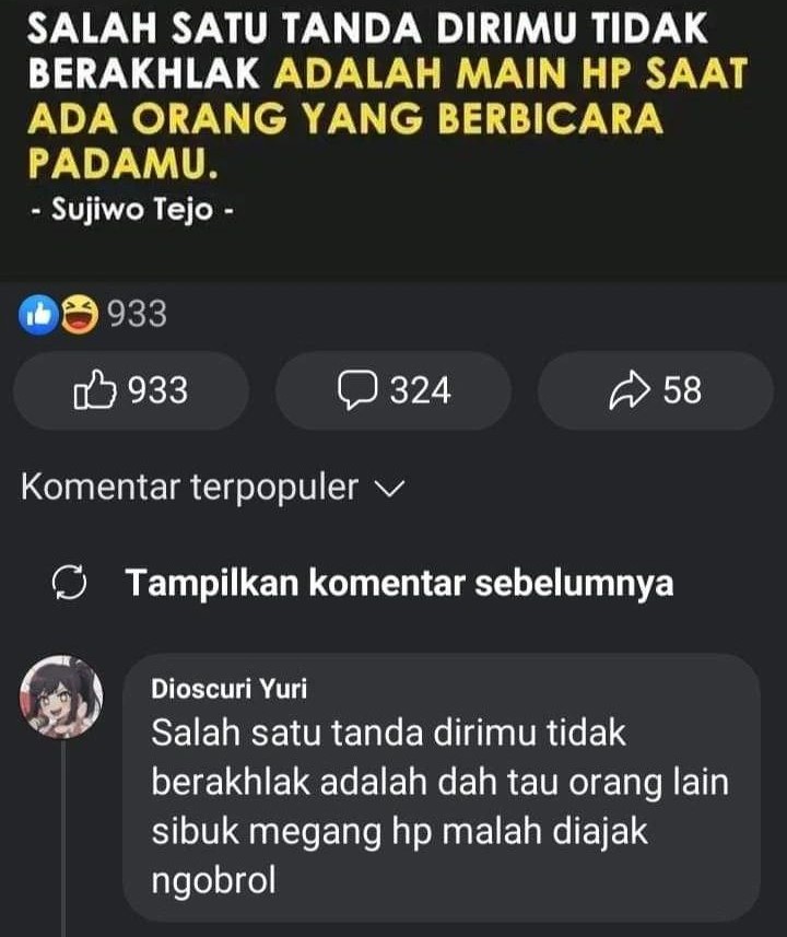 Status dikomen nyeleneh bikin pengen benturin kepala Berbagai sumber