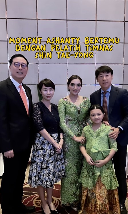 potret arsy hermansyah pakai kebaya © berbagai sumber potret arsy hermansyah pakai kebaya © berbagai sumber