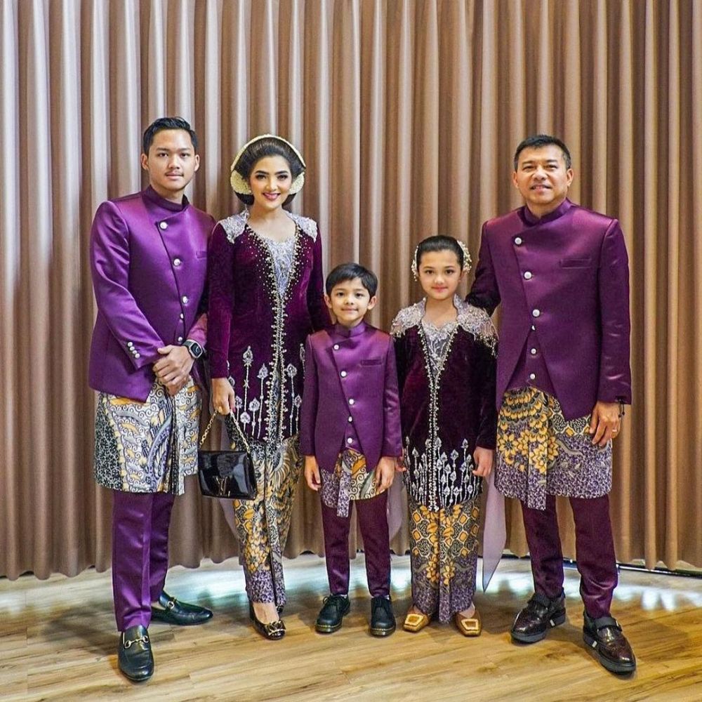 potret arsy hermansyah pakai kebaya © berbagai sumber potret arsy hermansyah pakai kebaya © berbagai sumber