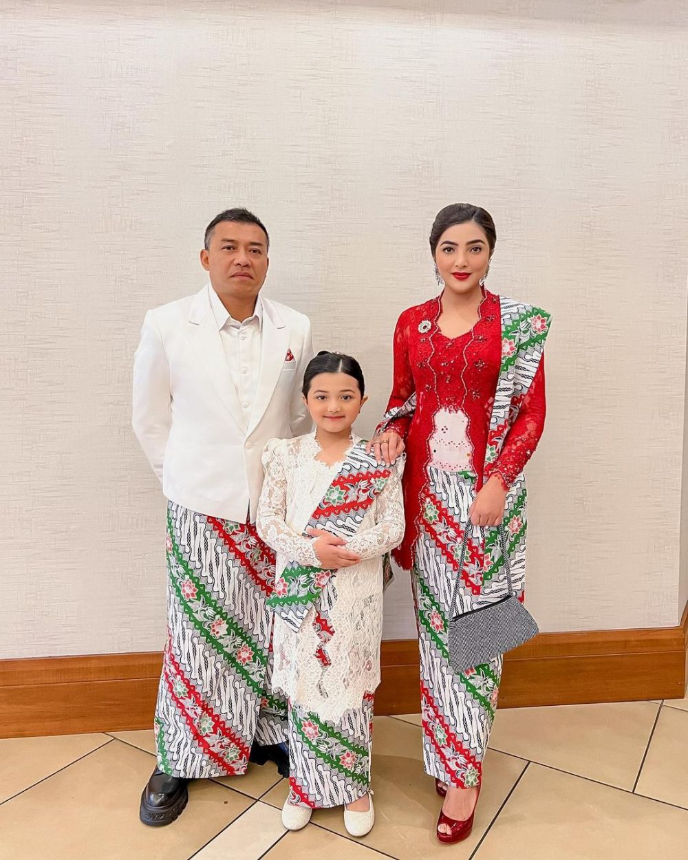 potret arsy hermansyah pakai kebaya © berbagai sumber potret arsy hermansyah pakai kebaya © berbagai sumber