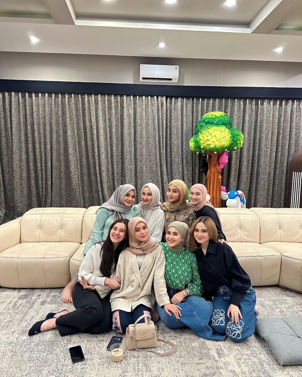 Momen arisan geng seleb Mamayu © 2023 brilio.net