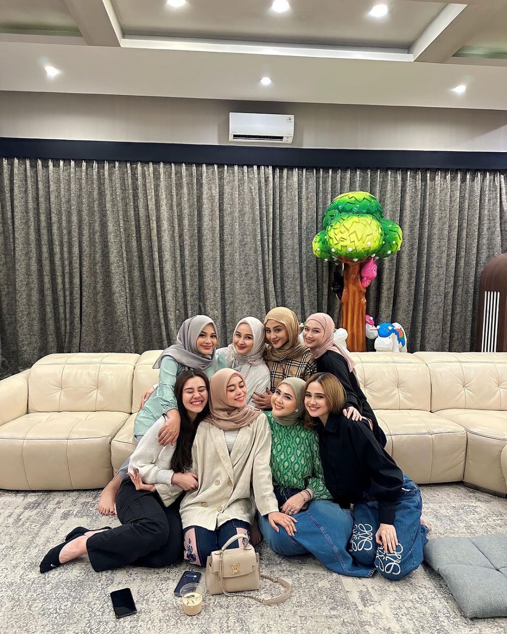 Momen arisan geng seleb Mamayu © 2023 brilio.net