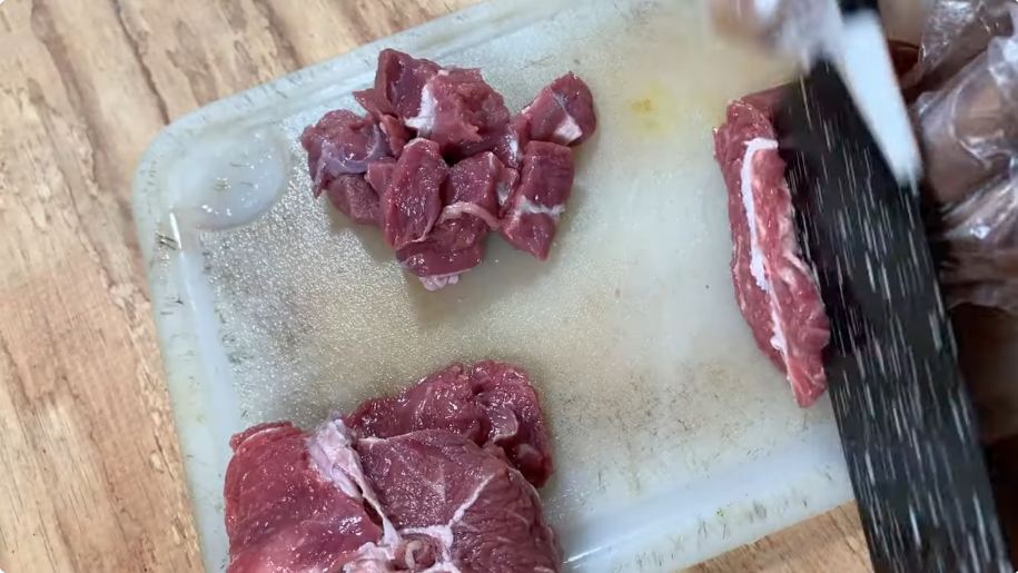 Empuk tanpa direbus, ini trik marinasi daging sapi biar nggak alot cuma pakai 1 bumbu dapur