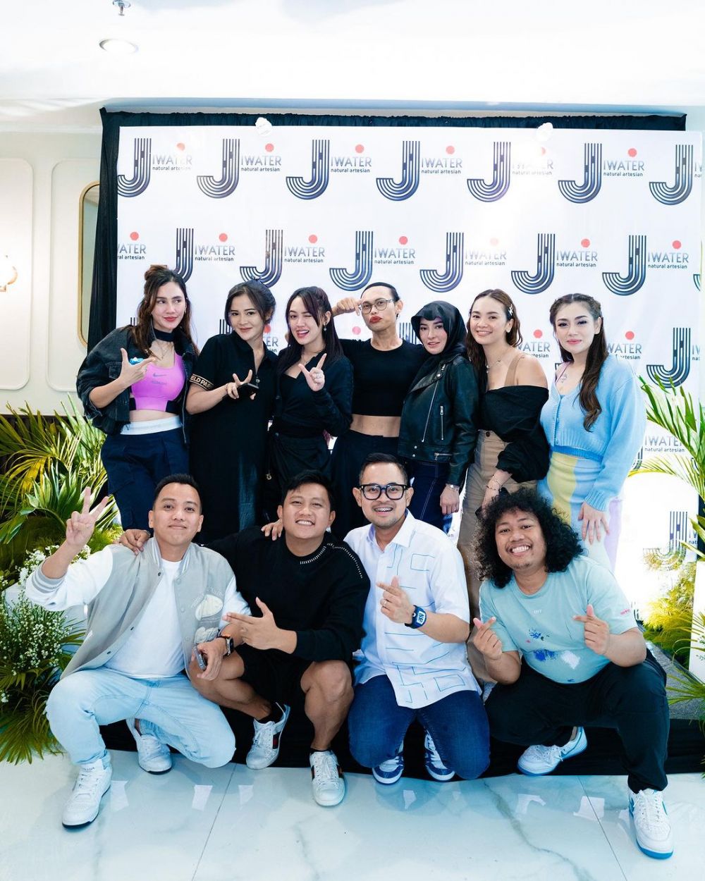 momen pedangdut akrab dengan mantan pasangannya  © berbagai sumber