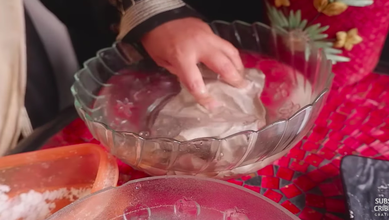 Bukan pakai air garam, ini cara ampuh mengurangi rasa asin pada ikan asin cuma pakai 1 alat sederhana