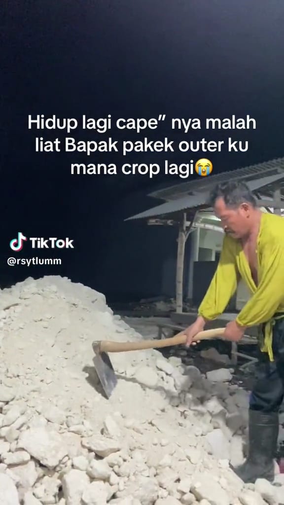 Bapak nguli pakai outfit anaknya © TikTok