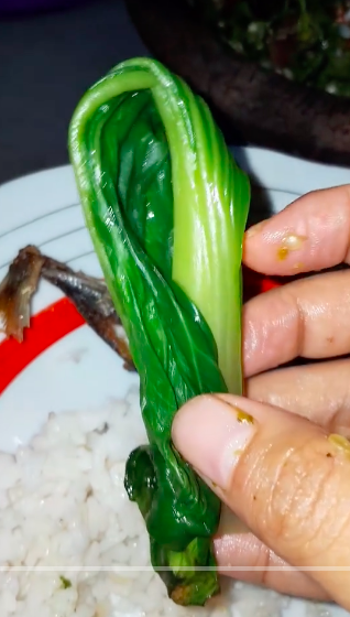 Tanpa bahan tambahan, ini trik merebus sawi agar empuk dan warnanya tetap hijau cerah