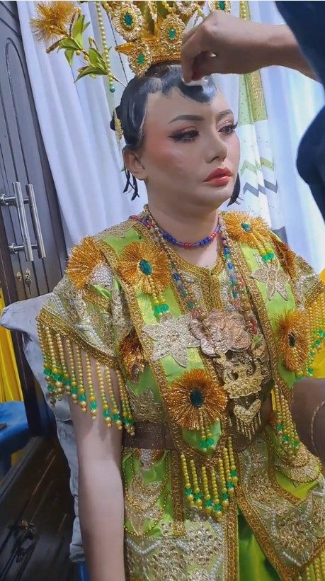 rias adat buton awalnya rambutnya aneh © 2023 brilio.net