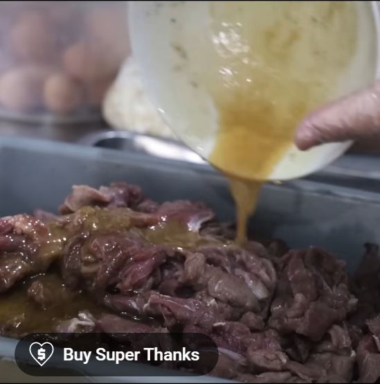 Bukan direbus, begini cara marinasi daging sapi supaya lebih empuk meski tanpa nanas atau daun pepaya