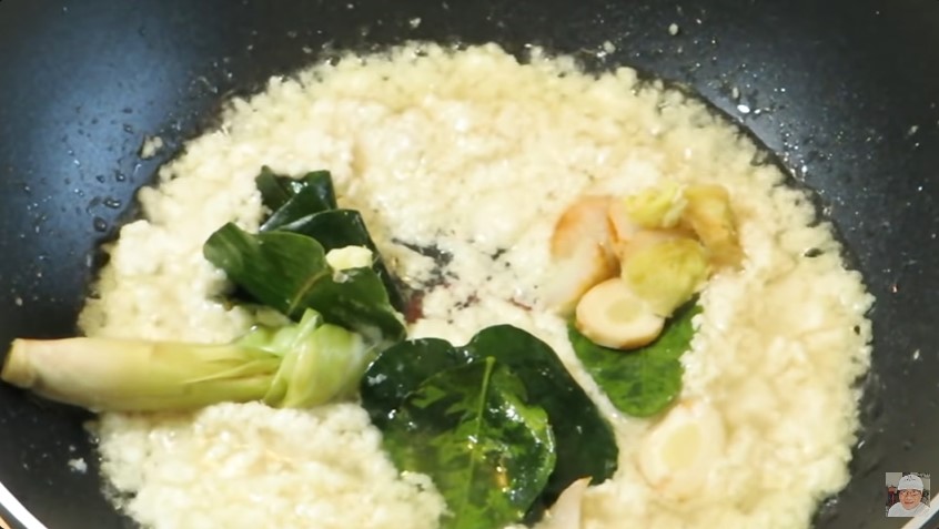 Cuma pakai 2 bahan dapur, ini trik masak opor ayam supaya tak bau amis