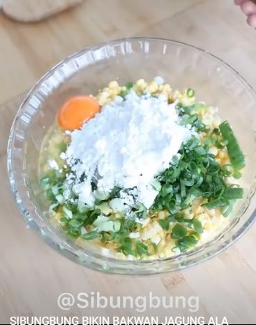 Jangan pakai tepung terigu, ini trik bikin bakwan jagung renyah dan tak berminyak pakai 2 bahan