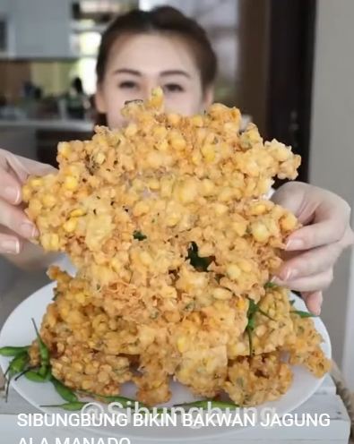 Jangan pakai tepung terigu, ini trik bikin bakwan jagung renyah dan tak berminyak pakai 2 bahan