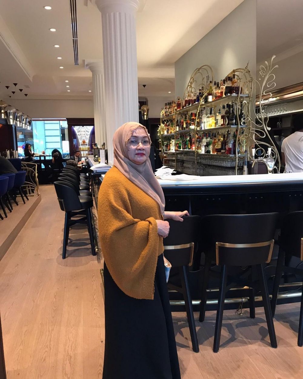 pesona ibu penyanyi saat muda disebut mirip ratu felisha © berbagai sumber