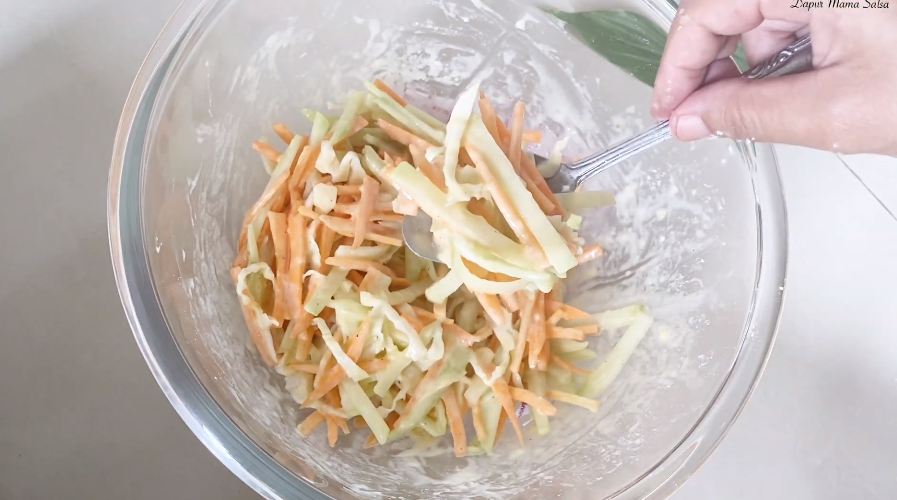 Tanpa ditambah air, ini trik bikin bakwan yang tipis, nggak berminyak dan renyah tahan lama